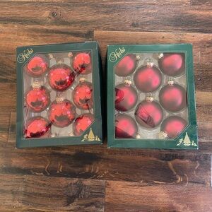 Kreb’s red ornaments